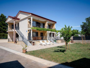 Apartment Zora in Seline, near pebble beach